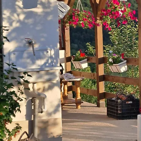 Natural House بيت للعطل *